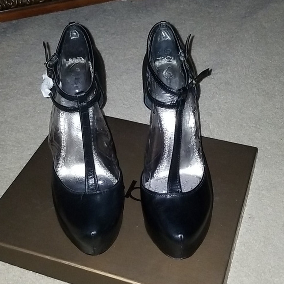 Bebe - Picture 2 of 3